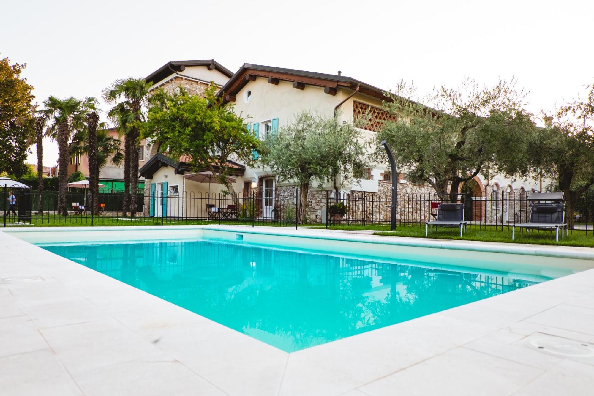 Villa Colli Storici เดเซนซาโนเดลการ์ดา ภายนอก รูปภาพ